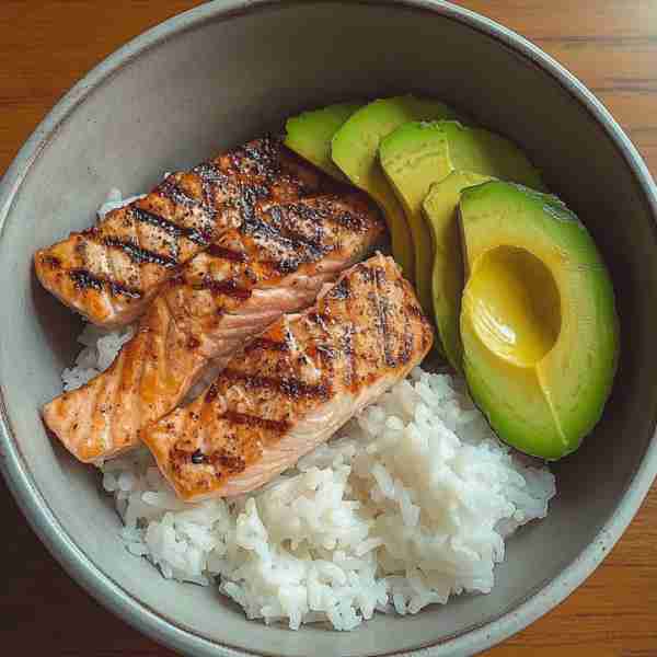 🐟🥑 Simple & Heavenly Salmon Bowl with Avocado and Fluffy Rice 🍚✨ Prep Time: 10 min | Cook Time:...
