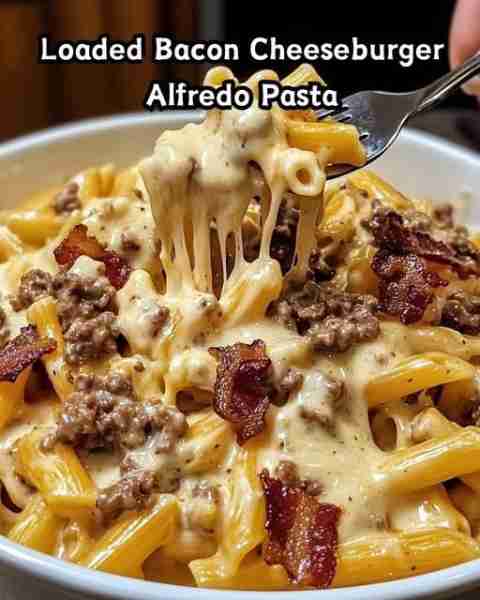 Loaded Bacon Cheeseburger Alfredo Pasta 🍔🧀🥓 Ingredients: 8 oz pasta, cooked 1 lb ground beef 6 sl...