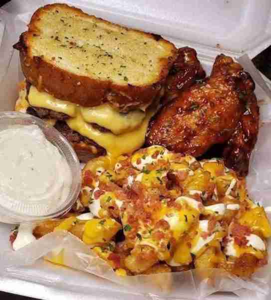 Garlic toast bacon cheese burger. 🤤🤤🤤