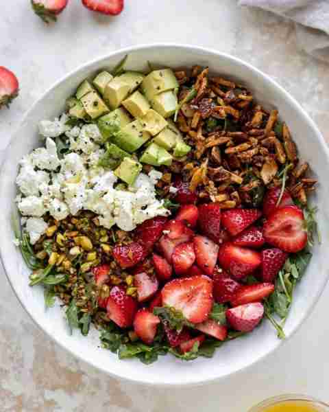 Strawberry Crunch Salad with Champagne Vinaigrette 🍓🧀🥗 📝Ingredients **Salad: - 6 cups mixed gree...