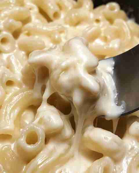 First time trying the 'white' sauce version and it's heavenly!. Full recipe 👇 💬