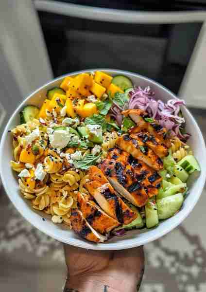 Spicy Greek Chicken & Mango Pasta Salad 🥭🌶️🍝✨ Ingredients: • For the Spicy Greek Chicken: • 2 bon...