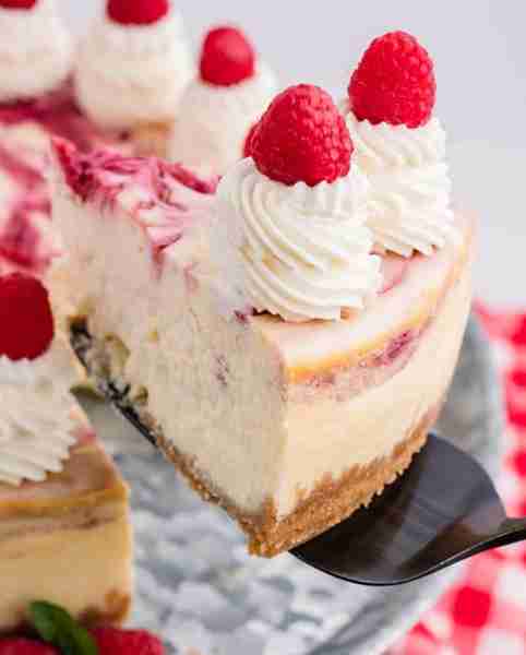 Incredible Raspberry Swirl Cheesecake! 💖🤍💙 Get the Recipe in the Comments! ⭐💖🤍💙 Simple to mak...