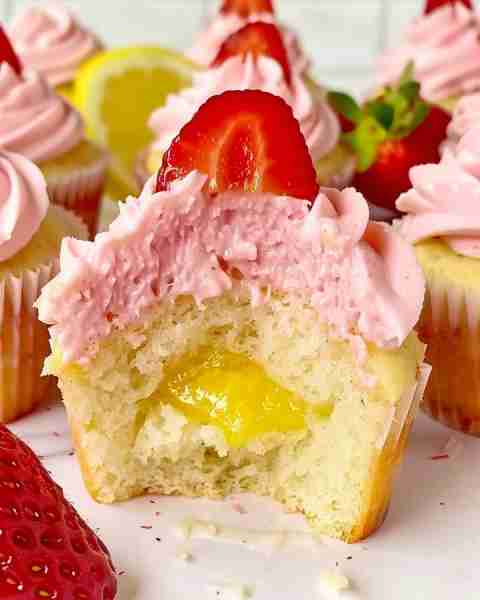 Strawberry Lemon Cupcake Ingredients For the Cupcakes: 1 ½ cups (190g) all-purpose flour 1 ½ tsp bak...