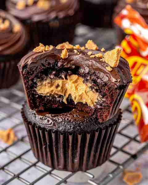 Peanut Butter Cup Cupcakes 🥜🍫 Ingredients For the Chocolate Cupcakes: 1 cup (125g) all-purpose flo...