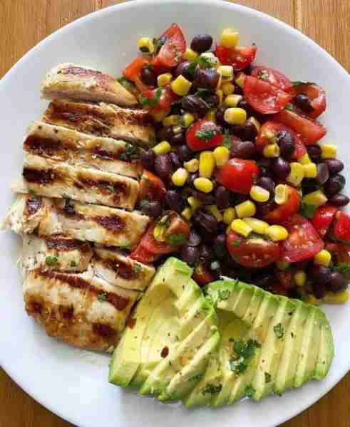Grilled Chicken with Black Bean & Corn Salad 🥑🍗🌽 A flavorful and nutritious dish featuring juicy...