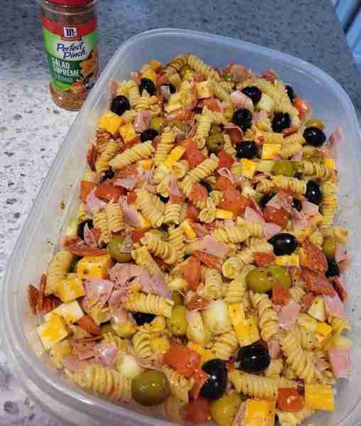 Rotini Pasta Salad for a Perfect Supper I love this quick & easy recipe and it’s a treat for Beginne...