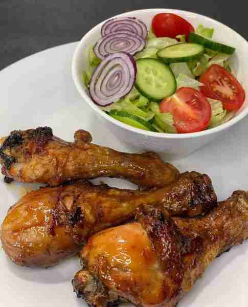 Grilled Chicken Drumsticks with Fresh Salad: A Simple and Delicious Meal Full recipe in the first c....