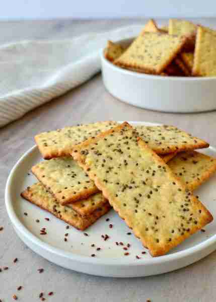 🌱😋 The Perfect Healthy Bite: Easy Recipe for Chia & Flax Seed Crackers ingredients: - 1 cup flaxse...