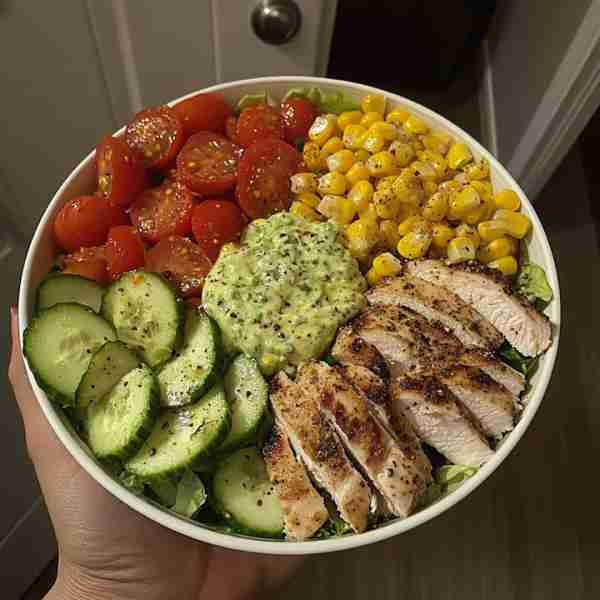 🥗 Grilled Chicken Salad Bowl with Avocado Dressing 🍗🥑🌽 Prep Time: 15 min | Cook Time: 15 min | S...