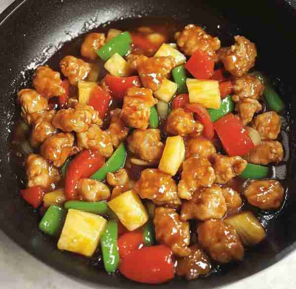 Sweet and Sour Chicken 🍍🔥 Easy and delicious! Ingredients: 2 boneless chicken breasts, cut into bi...