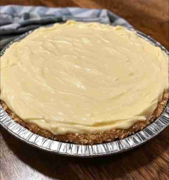 No-Bake Sugar Free Lemon Pie Melt 8 oz of cream cheese, add two cups of heavy whipping cream and sug...