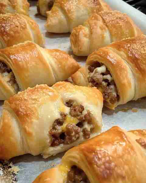 These Sausage Cream Cheese Crescents are the perfect mix of flaky, creamy, and savory! 🥐✨ Buttery...