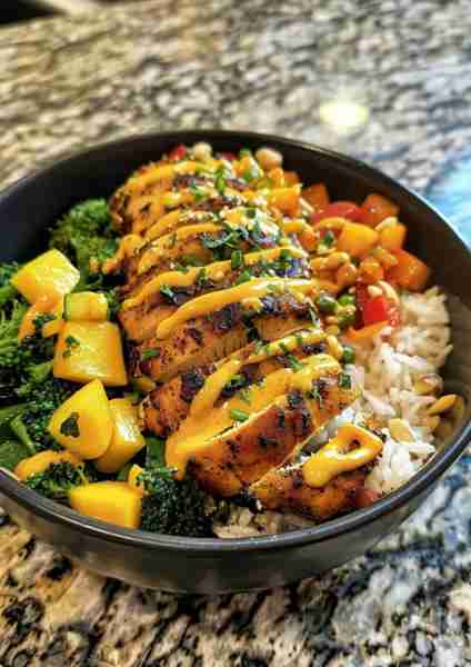 🌴🥥 Escape to tropical flavor paradise! This Crispy Coconut Curry Chicken Rice Bowl with Mango Crem...