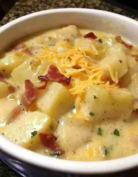 Loaded Baked Potato Soup - Don't LOSE this Recipe 😋 Ingredients 4 potatoes, scrubbed 8 bacon slices...