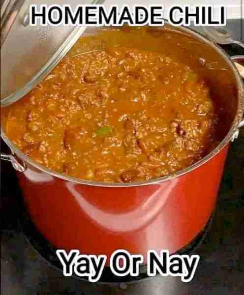 HUGE POT of Homemade Chili Ingredients: 1 pound ground beef (or turkey/chicken for variation) 2 cans...