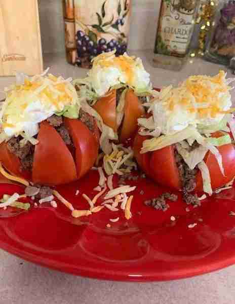 HEALTHY TACO STUFFED TOMATOES 😍 Ingredients 4-6 large tomatoes 1 pound ground beef 2 tablespoons ta...
