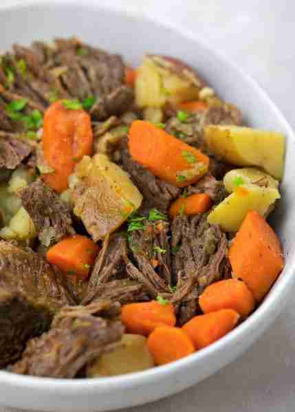 Tender Pot Roast with Vegetables 🥩🥕 Slow-cooked beef pot roast with hearty potatoes and carrots, i...