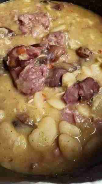 WHITE BEAN AND HAM HOCK SOUP! .... EAT OR PASS? Ingredients: A medium package. Of dried Northern bea...