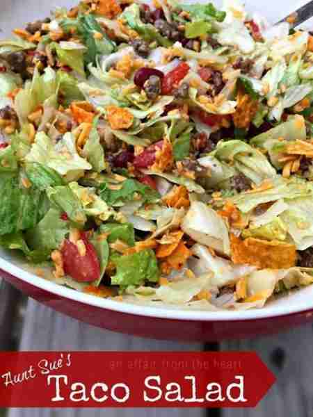 💖 The Ultimate Summer Taco Salad! 💖 💖 Full of beans, beef and cheese, and Doritos! 💖 Get the Rec...