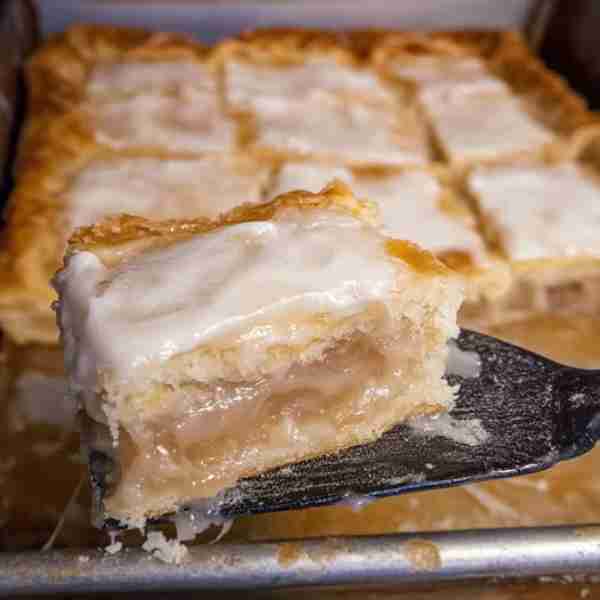 Chicago-Style Bakery Apple Slices - A Recipe You Can’t Miss 😋 My husband & kids are big fans. Keep...