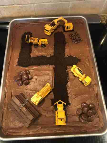 CHOCOLATE CONSTRUCTION CAKE So easy to make for the kids or grandkids! 🍫🚧🏗