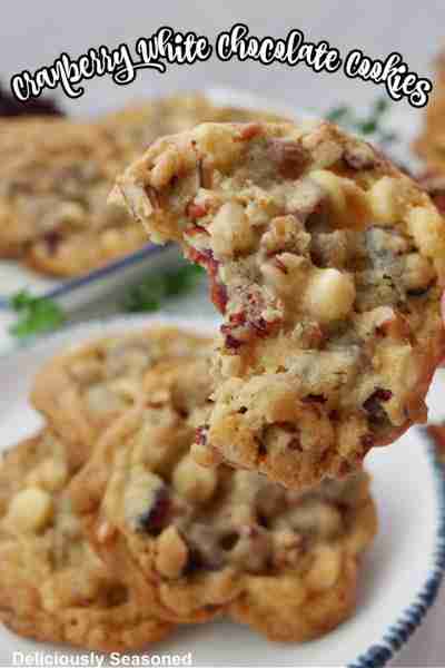 💖 CRANBERRY WHITE CHOCOLATE COOKIES! 💖 💖 These cranberry white chocolate cookies are the perfect...