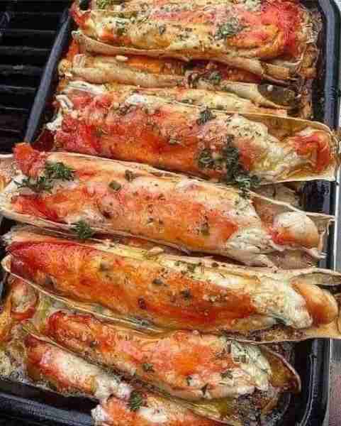 Baked Crab Legs in Butter Sauce- Don't lose this recipe 1 lb (453.59g) king crab legs 4 tablespoons...