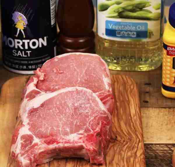Pork chops and soup combine in a slow cooker for a dinner to remember. Full recipe 👇 💬
