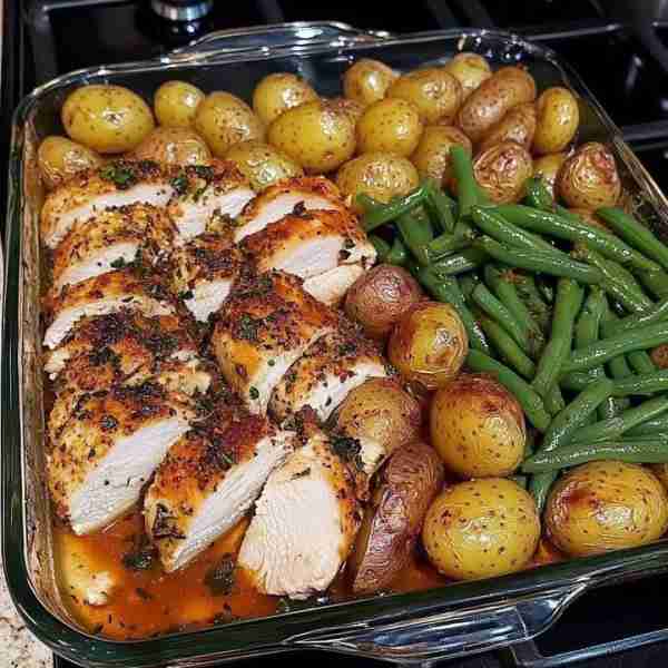 One-Pan Garlic Herb Chicken with Potatoes & Green Beans 🍗🥔🌿 Ingredients For the Chicken 4 boneles...