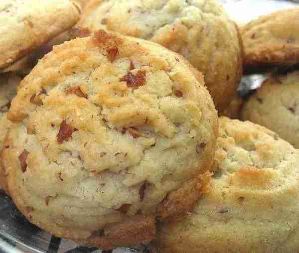 HOMEMADE PECAN SANDIES Ingredients: 2 sticks butter, unsalted (1/2 lb., softened) 1 cup vegetable oi...