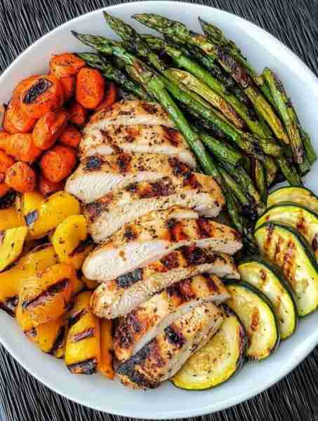 Grilled Chicken with Rainbow Veggies Bowl 🍗🌈 Colorful, clean, and full of smoky, grilled goodness!...
