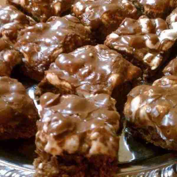 MISSISSIPPI MUD CAKE! ☆ Don't forget to SHARE to SAVE on your profile! ☆ Ingredients 1 cup of melted...