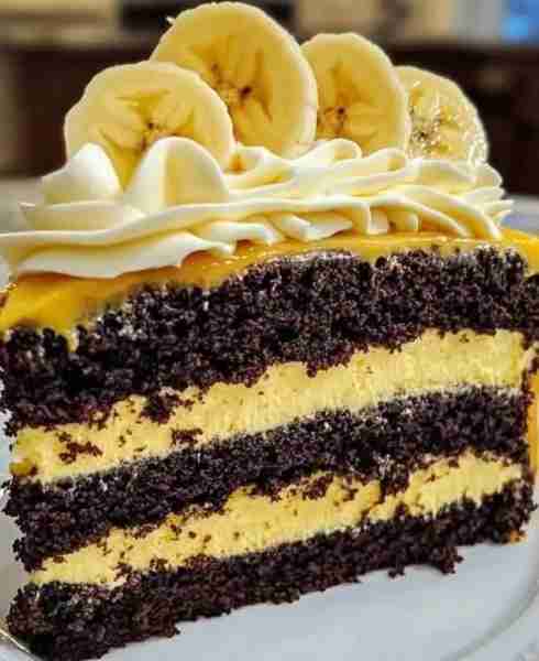 💕😋Double Chocolate Banana Layer Cake😋💕 Ingredients: For the Chocolate Banana Cake: 3 ripe banana...