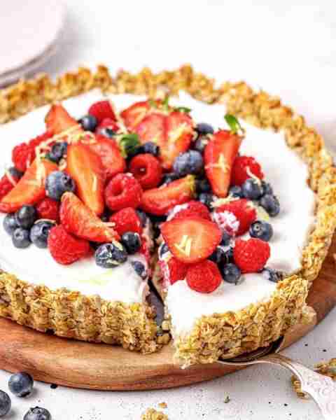 Berry Breakfast Tart for Easter Brunch 🍓 Our Berry Breakfast Tart is absolutely GORGEOUS and fresh...