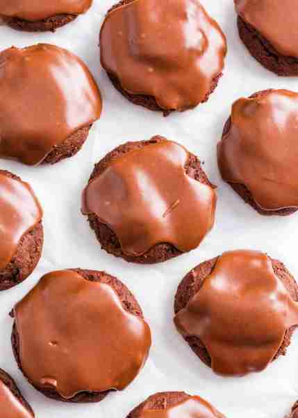 The frosting on these is so good you will want to drink it! 🍪🍫 https://www.iheartnaptime.net/texas...