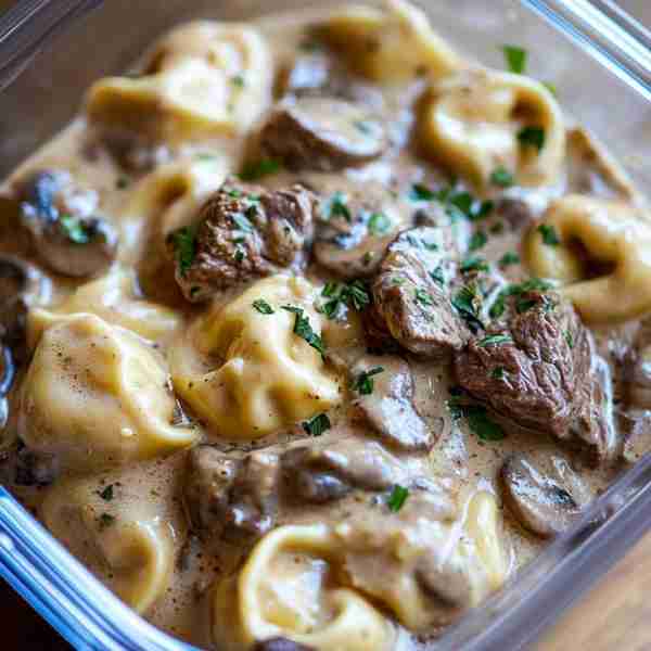 One-Skillet Beef Stroganoff Tortellini Prep Time: 10 minutes Cook Time: 20 minutes Serves: 4-6 🧑‍🍳...