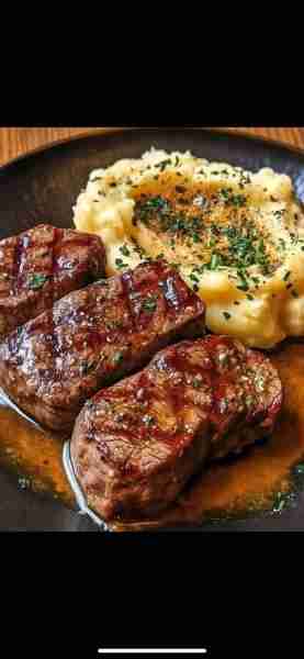 Garlic Butter Steak Medallions & Mashed Potatoes Ingredients: For Steak: 3 steak medallions (beef te...