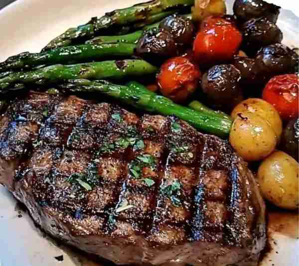 Grilled ribeye with Roasted Vegetables Ingredients for a successful grilled steak with roasted veget...