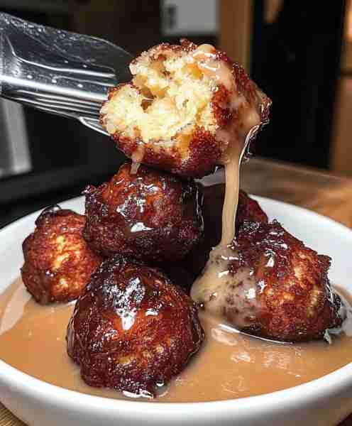 Apple Fritter Bites with Caramel Sauce Ingredients: 1 cup all-purpose flour 1 teaspoon baking powde...
