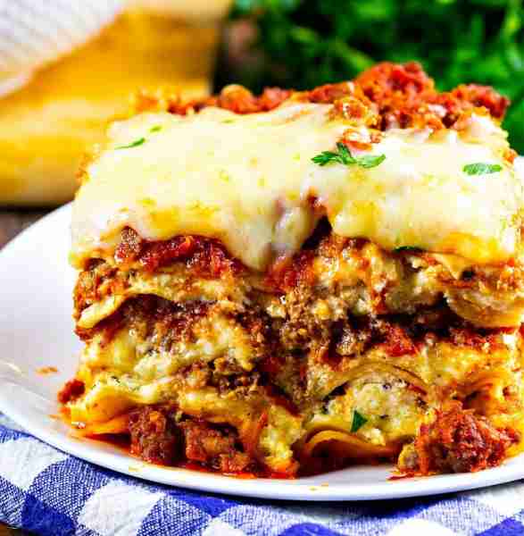 Slow Cooker Sausage Lasagna- this mile high lasagna has layer after layer of noodles, meat sauce, an...