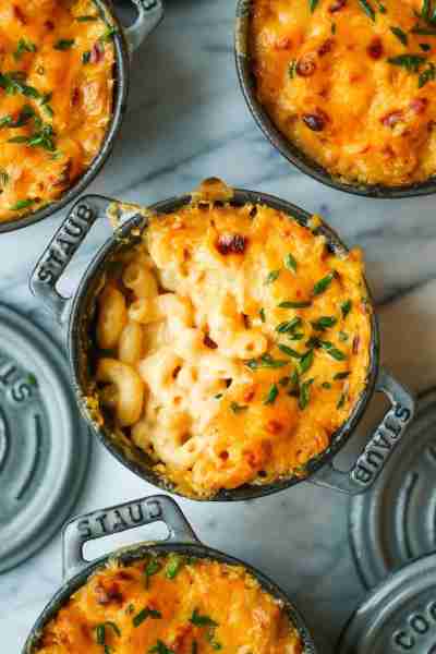Baked Mac and Cheese - Everyone's favorite classic mac and cheese! Super simple, easy and quick. You...