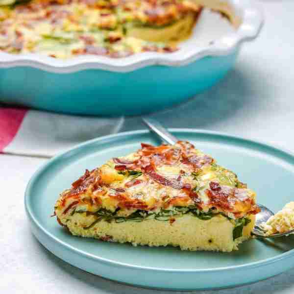 Fluffy Crustless Quiche 🥓🌱🥚 Everyone’s always asking for more breakfast recipes! This flavor-pack...