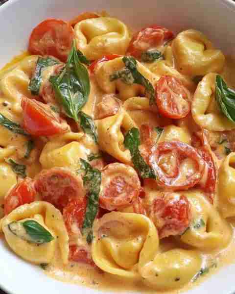 Deliciously Creamy Tortellini with Tomatoes 🍅🧀 Ingredients: - 10 oz cheese tortellini (store-bou...