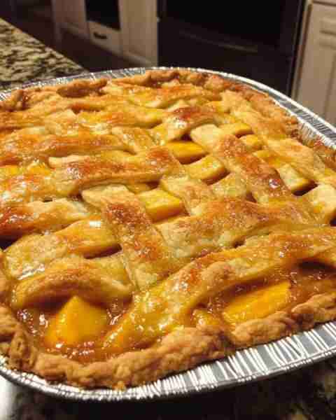 Grandma’s Peach Cobbler Pie🤤🤤😋 Don't LOSE THIS RECIPE 😍😘😋 Ingredients : 2 lbs sliced frozen pe...