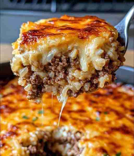 Cheesy Ground Beef Rice Casserole 🥰 Ingredients: 1 ½ pounds ground beef 2 cups cooked white rice 1...