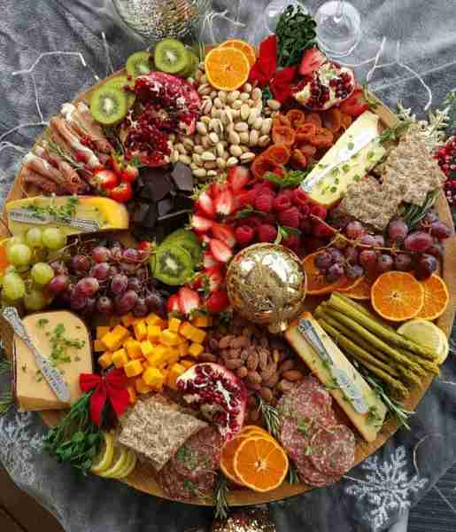 Here's an Easter idea for the family - a Holiday Grazing Board! It’s the best way to bring people to...