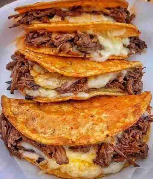Quesabirria Tacos Recipe - Don't Lose This 😋😋 Ingredients: 2 lbs beef chuck roast or brisket, cut...