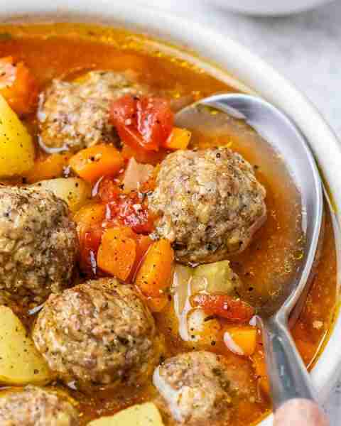 We love adding soups to our menu on a weekly basis, no matter the season! <3 This Root Vegetable Mea...