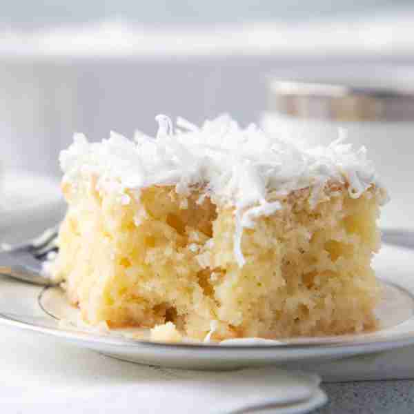 If you love coconut, this is the Poke Cake for you! 🥥 RECIPE: https://www.giftofhospitality.com/coc...